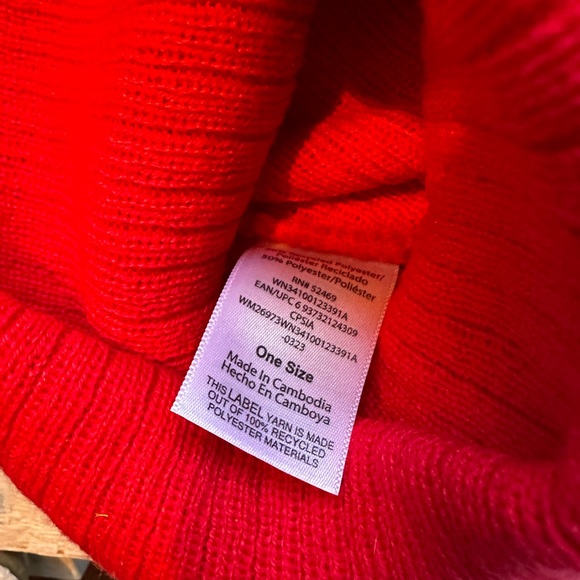 Red cap - Picture 2 of 4